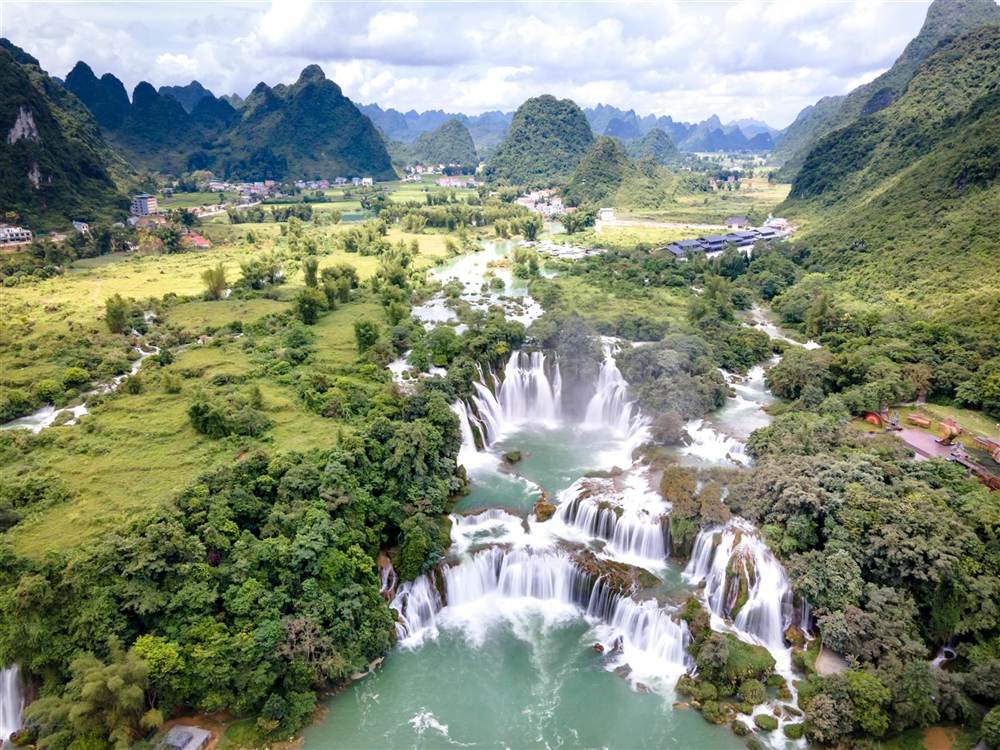 Ban Gioc Waterfall in Cao Bang